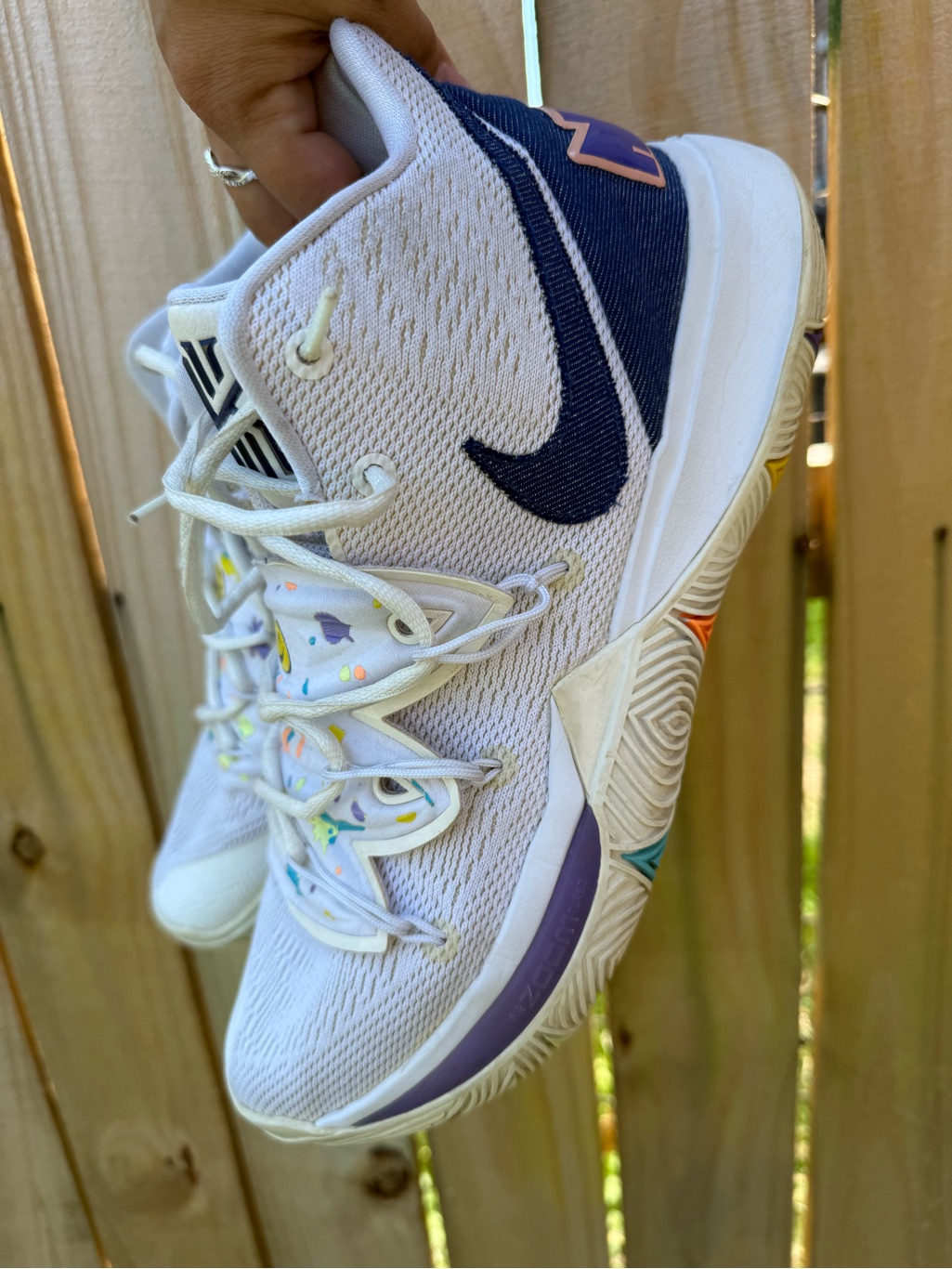 Nike White & Navy Sneakers With Multicolor Accents